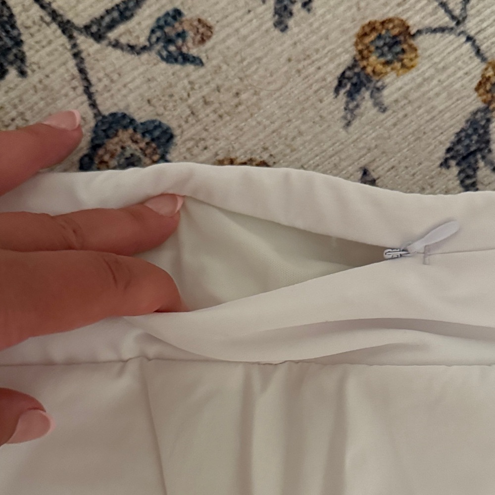 Fabletics White Performance Skort - Picture 4 of 5